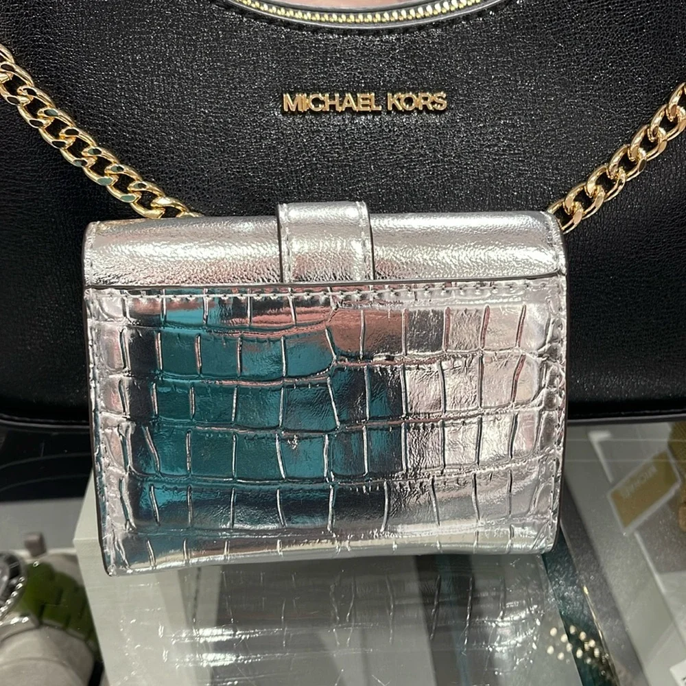 MICHAEL KORS CARMEN MEDIUM LOGO AND FAUX LEATHER WALLET SILVER NWT